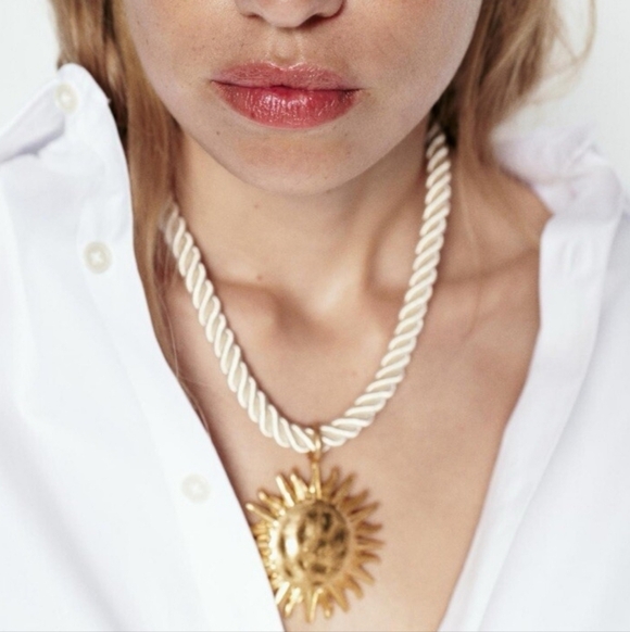 Jewelry - Nwt Sun Necklace